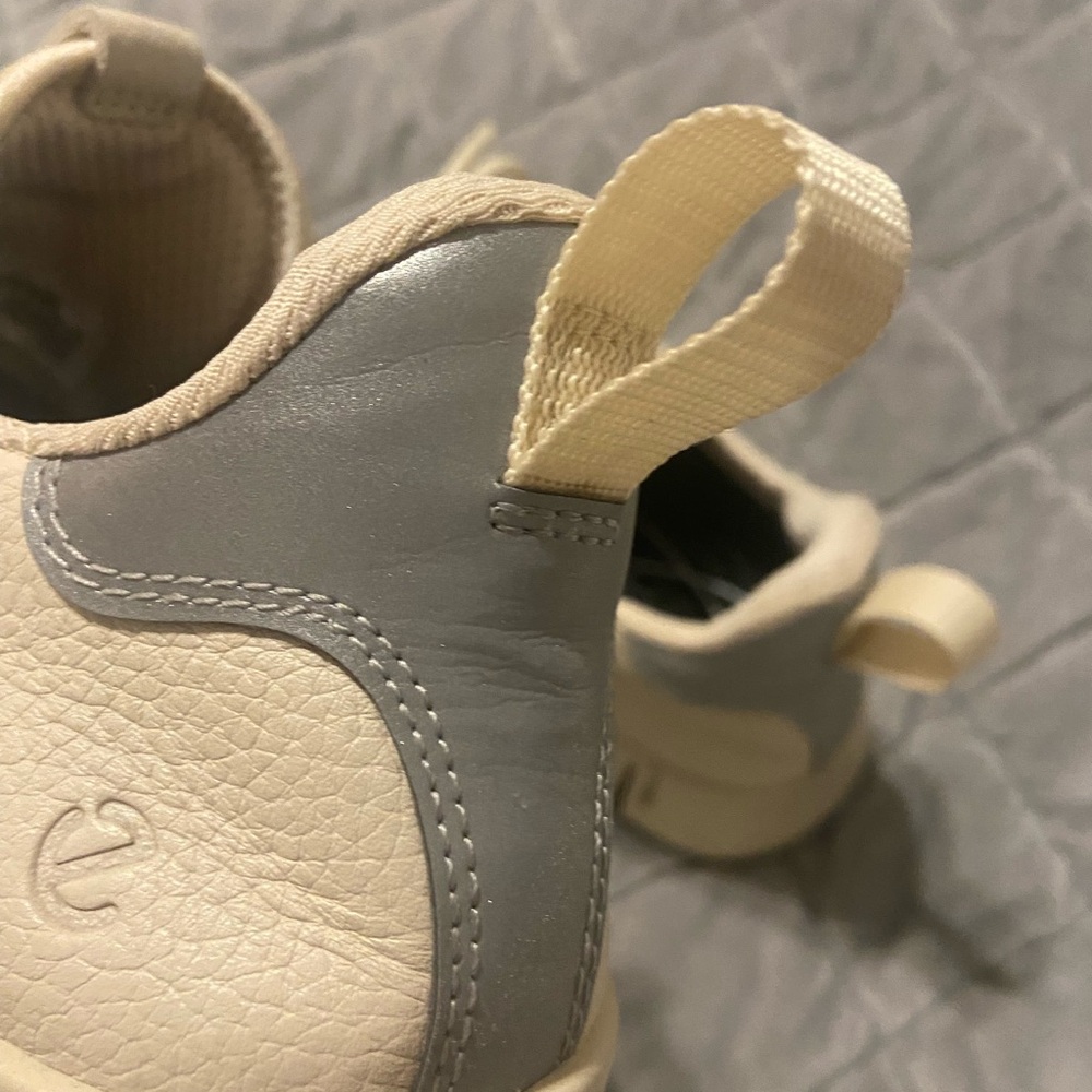 Ecco Size 40 9 9 1/2 Gore-Tex Beige and Gray Sneakers - Picture 9 of 13
